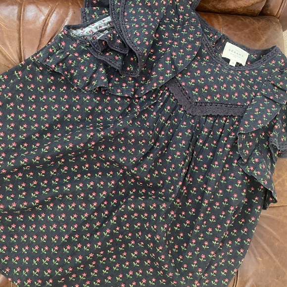 Sezane Floral Ruffle Top - Picture 2 of 3